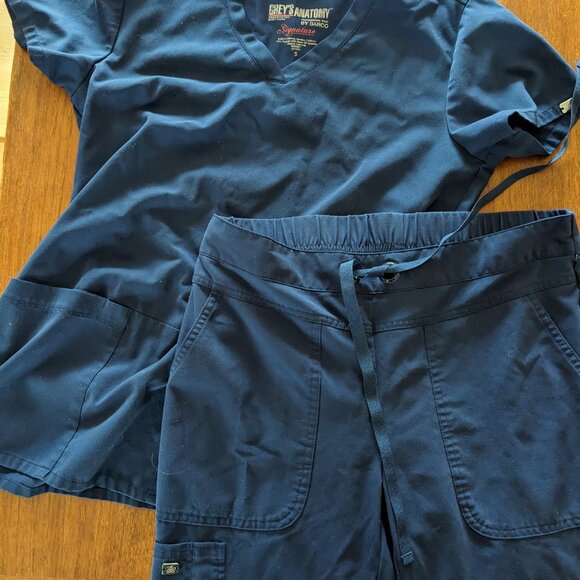 Greys Anatomy Signatures Scrub Set - Picture 1 of 5